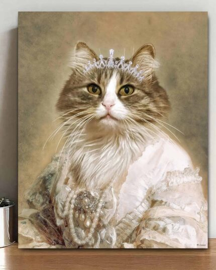 The Queen #11 - Özel Evcil Hayvan Kanvas, kahverengi ve beyaz tüylü, mücevherli taç ve inci süslemeli elbise giymiş asil bir kediyi nötr bir arka plan üzerinde tasvir ediyor. Evcil hayvanınız ve ev dekorunuz için benzersiz bir özel tasarım olarak mükemmeldir.
