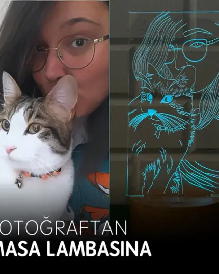 A woman with glasses poses beside her white and tabby cat and a glowing blue Customized Pet Lamp Design featuring them. Text below reads "Fotoğraftan Masa Lambasına." Perfect for fans of unique keepsakes and custom pet gifts.